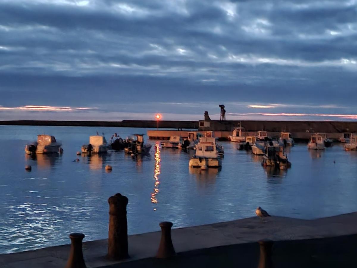 Hotel Le 6 3 Home Port En Bessin Exterior foto